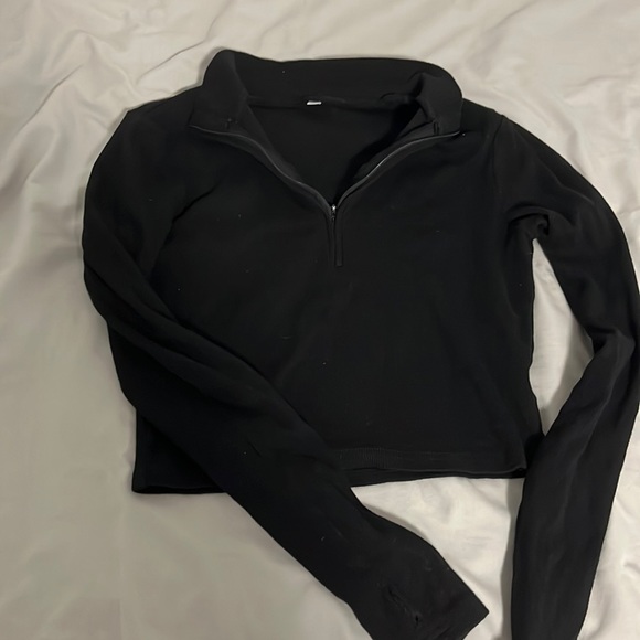 black cropped long sleeve - Picture 1 of 2
